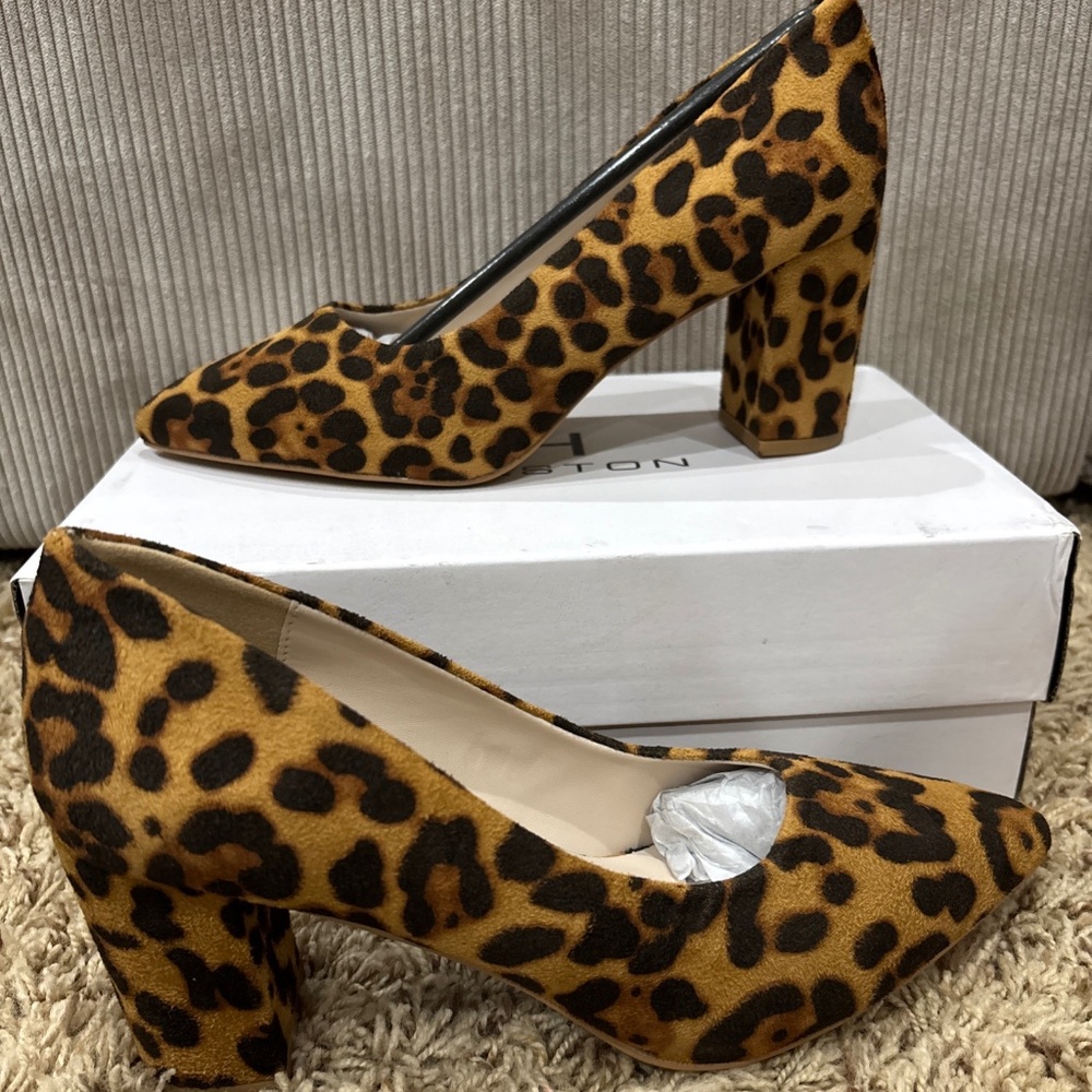 Halston Leopard Print Vegan Suede Block Heel Pumps Women's 7.5M Mobwife Party
